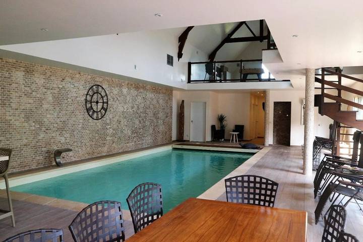Location de vacances pour 6 personnes, avec Terrasse et Jardin ainsi que Piscine et Vue à Montainville