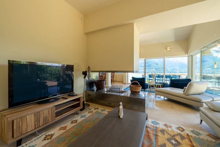 Villa pour 8 personnes, avec Balcon et Terrasse ainsi que Jardin et Vue sur le lac en Haute-Savoie - 2