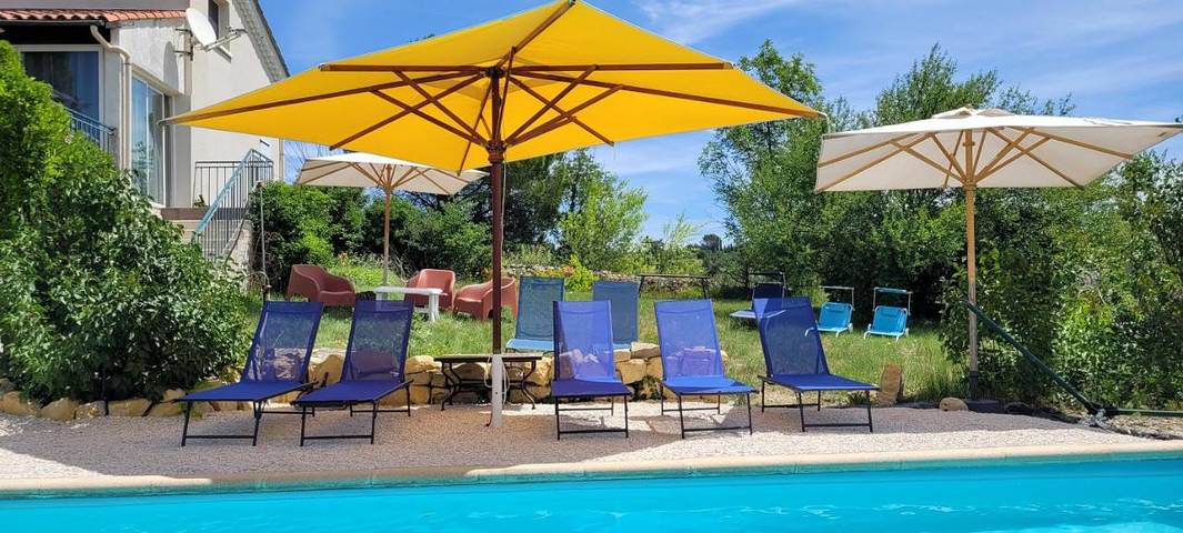 Location de vacances pour 3 personnes, avec vue ainsi que jardin et piscine à Saint-Andéol-de-Berg - 4