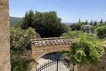 Agriturismo pour 9 personnes, avec jardin à Montclus