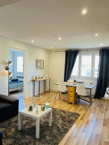 Gîte pour 6 personnes, avec balcon à Saint-Priest