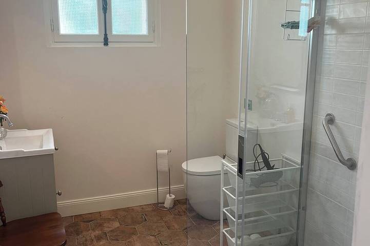 Charming 3-bedroom building with Ac in lovely Condom in Condom, Gers