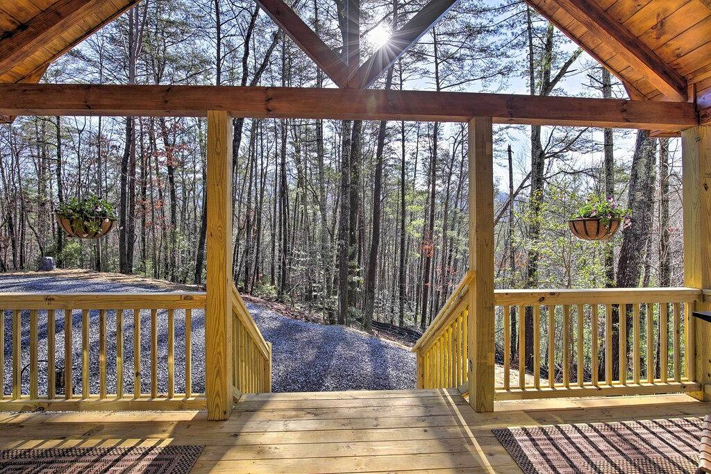 Cherry Log Couple’s Cabin Near Hiking & Waterfalls in Cherry Log, Chattahoochee National Forest