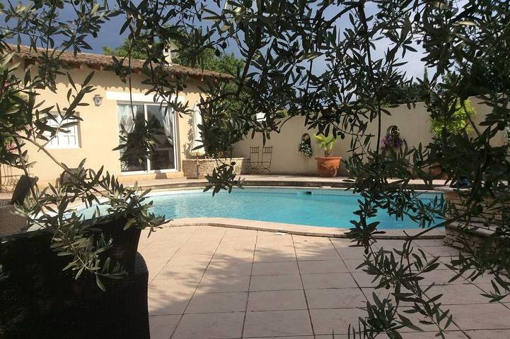 Location de vacances pour 4 personnes, avec piscine à Pertuis