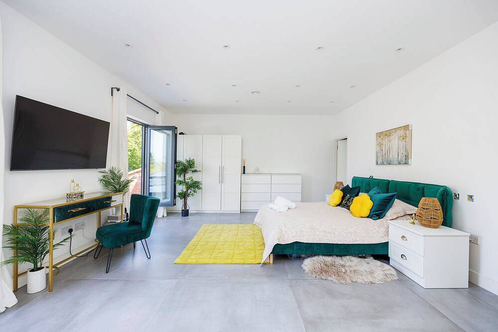 Luxury 3-Bedroom House with Large Garden & Outhouse in St Albans in Hertfordshire