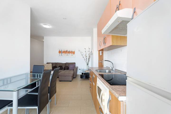Apartamento entero, Apartamento de vacaciones 'Alcamar' con vistas al mar, balcón y Wi-Fi in Alcalá, Guía de Isora