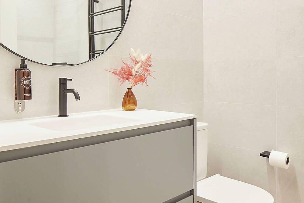 Entire apartment, Eki Terrace by Feelfree Rentals in Playa de la Concha, San Sebastian