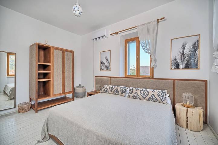 Designer House, Epic Pool, A+ Location Overlooking Stari Grad Old Town in Stari Grad, Hvar