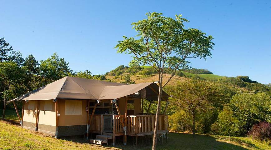 Camping per 6 persone, con Terrazza e Giardino nonché Piscina e Panorama a Pesaro