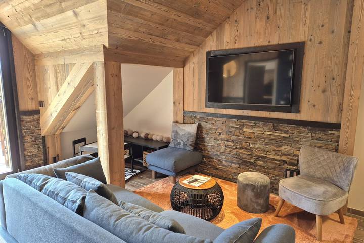 Gîte pour 6 personnes, avec terrasse, adapté aux familles à Les Déserts - 3