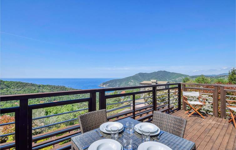 Apartamento de 135 m2 con vistas al mar, aparcamiento y terraza in Littorno, Moneglia