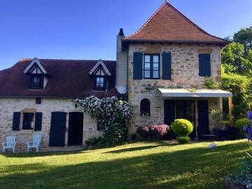 Gîte pour 6 personnes, avec piscine ainsi que vue et jardin à Béduer