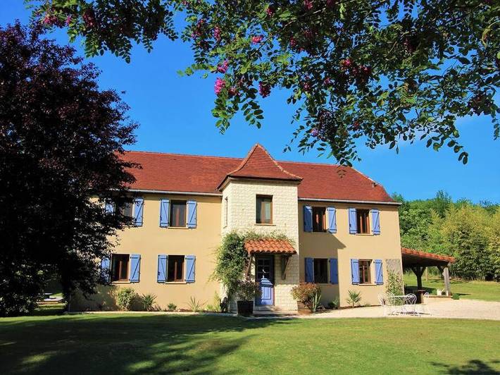 Location de vacances pour 8 personnes, avec piscine ainsi que balcon et jardin à Rouffilhac