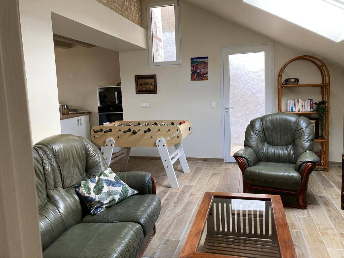 Two-Bedroom House in Civray-de-Touraine, Région de Tours