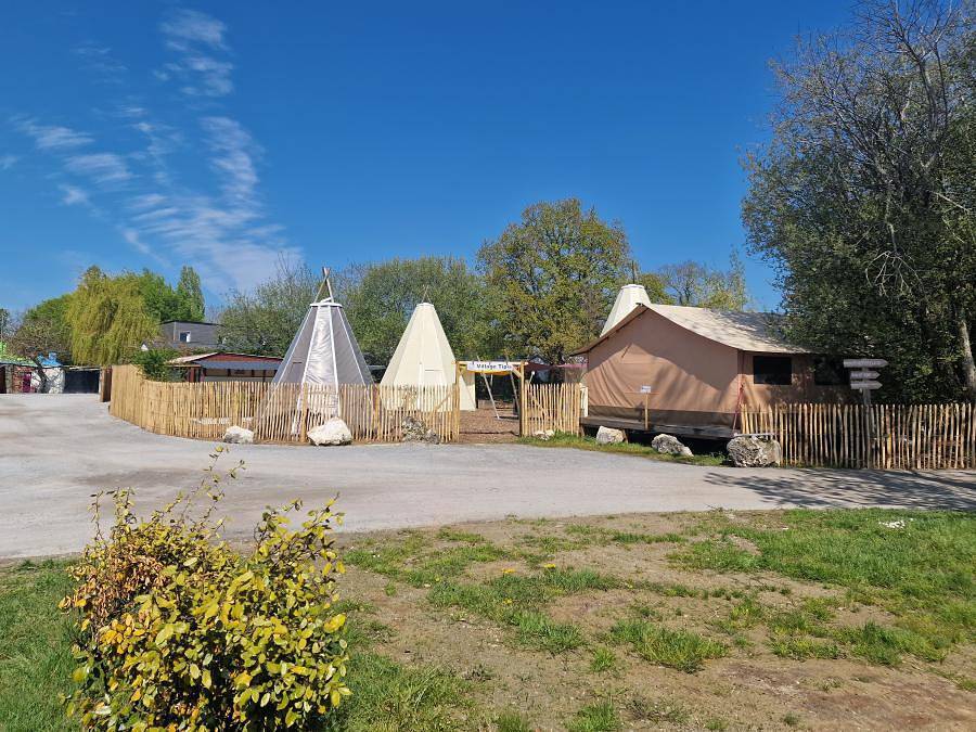 Camping Les P'tites Maisons dans la Prairie - Unterkunft 4 personen - Tipi 4 pers in Sallertaine, Vendée