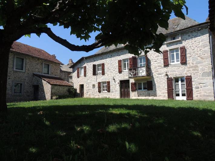 Gîte pour 9 personnes, avec jardin à Saint-Salvadou