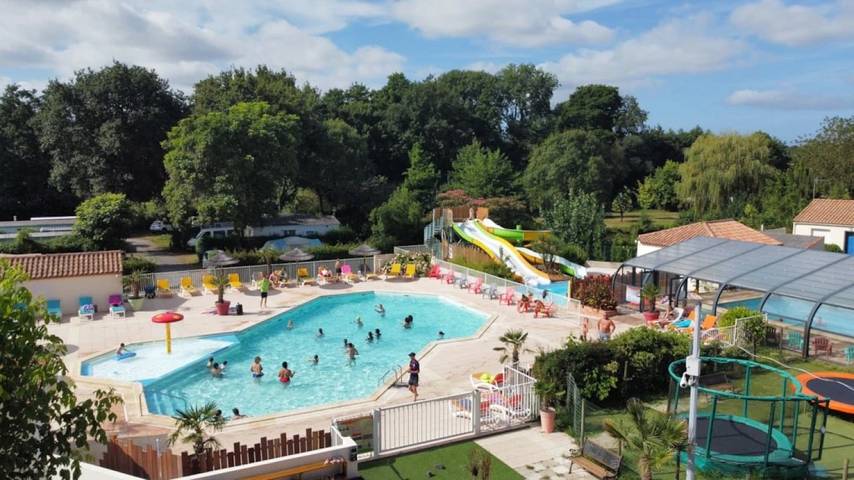 Camping pour 2 personnes, avec bassin pour enfant