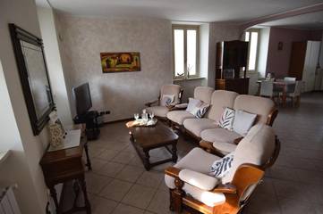 Cottage pour 3 personnes, avec jardin dans Angera