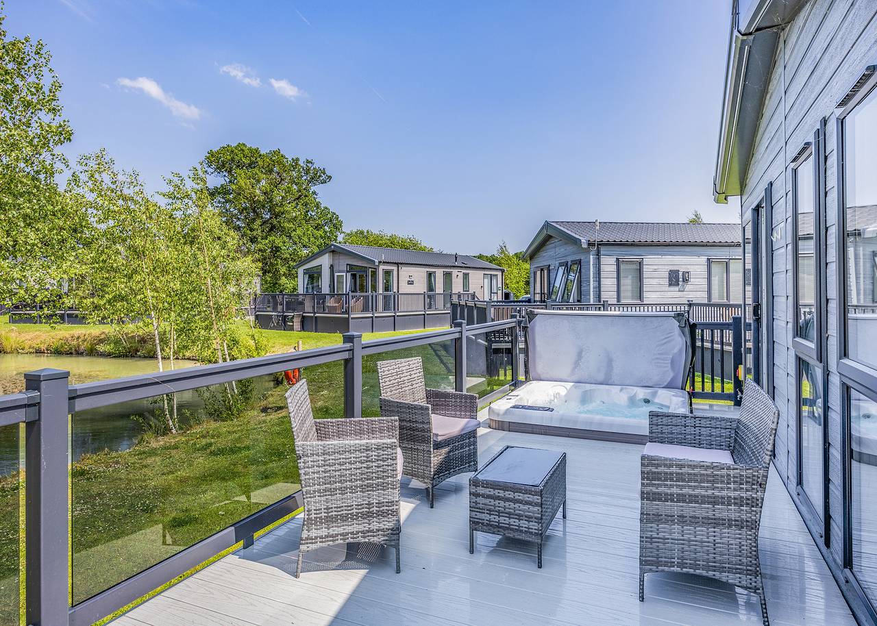 Monument Lakeside Lodge Pet Friendly in Stixwould and Woodhall, Lincolnshire