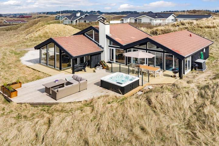Ferienhaus für 10 Personen, mit Whirlpool und Terrasse sowie Pool und Sauna in Grønhøj Strand