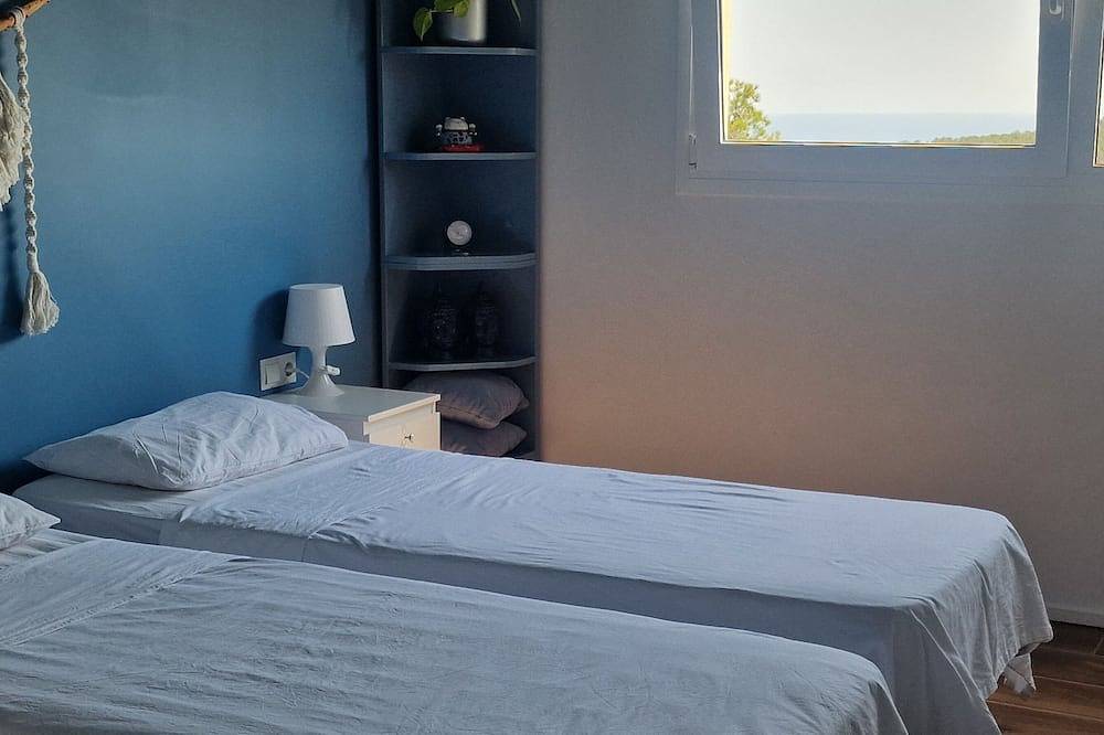Apartamento entero, Villa Contenta Canyelles, on top of the hill, sea view. Petfriendly!  in Canyelles (Barcelona), Garraf