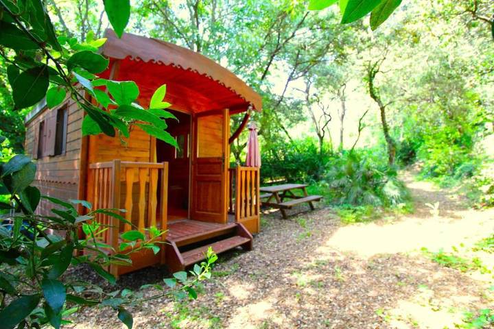 Maison d’hôte pour 2 personnes, avec jacuzzi et jardin ainsi que piscine et balcon