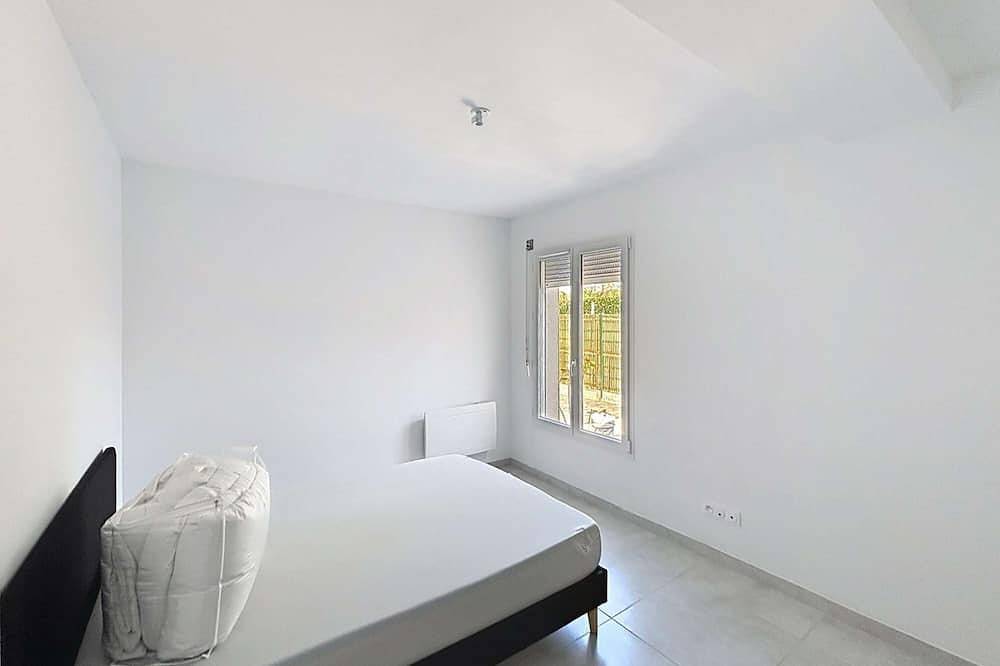 2-bedroom house, sleeps 6 in Médis, Côte de Beauté