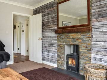 Cabin for 6 Guests in Edwinstowe, Nottinghamshire, Picture 4