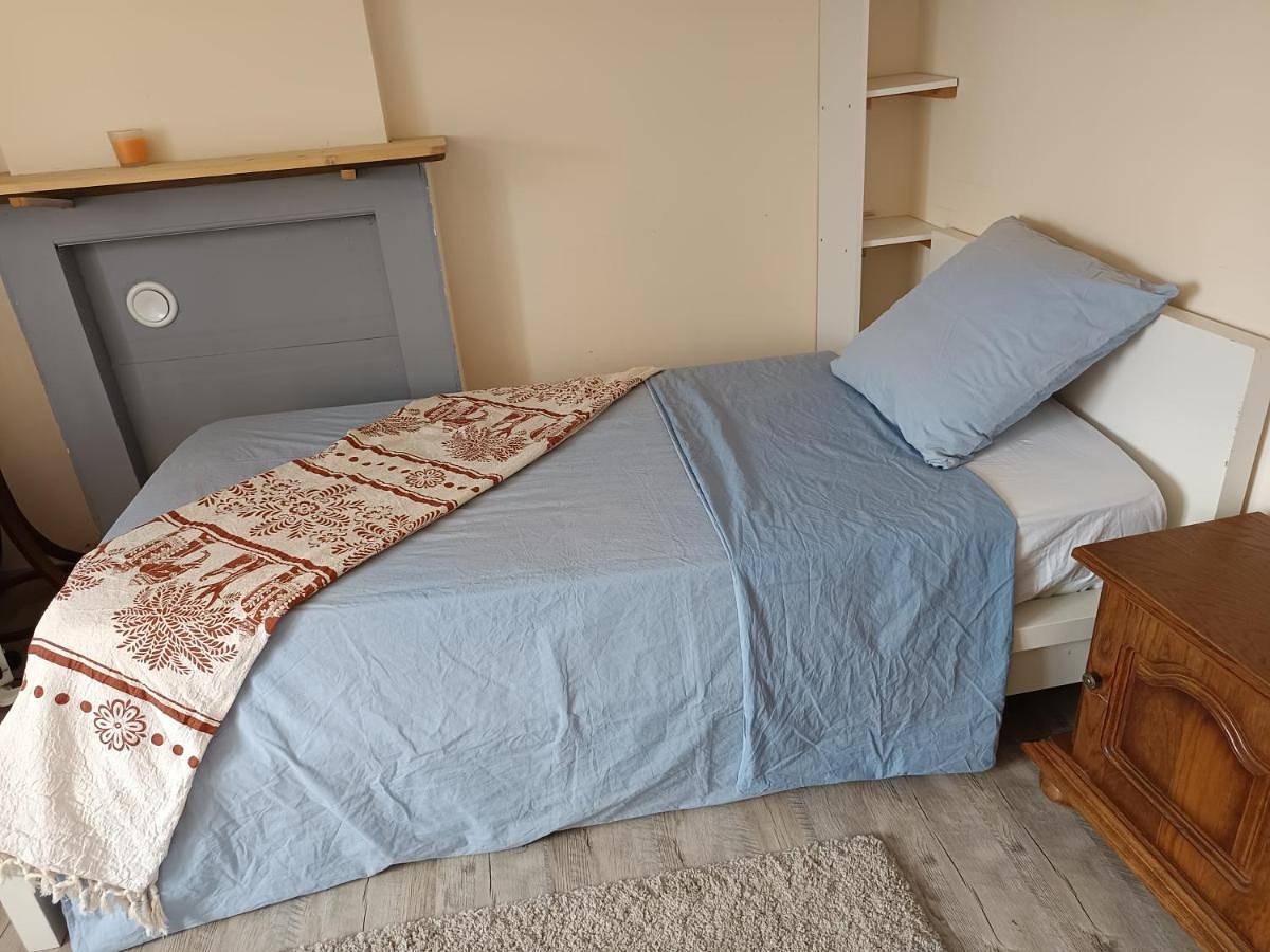 Appartement entier, Appartement calme, emplacement stratégique, proche de toutes commodités, de l'autoroute, valenciennes, lille, Belgique, wifi, Netflix, parking Gratuits, lave linge, sèche linge in Raismes, Région de Valenciennes