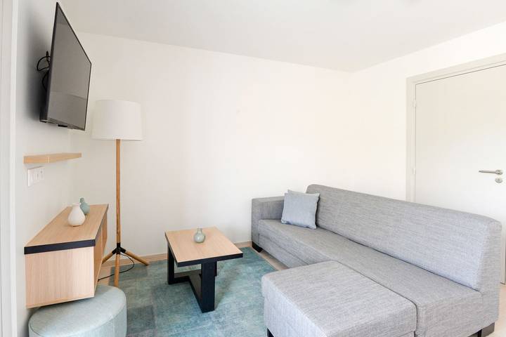 Gîte pour 6 personnes, avec piscine ainsi que terrasse et jardin à Vence - 4