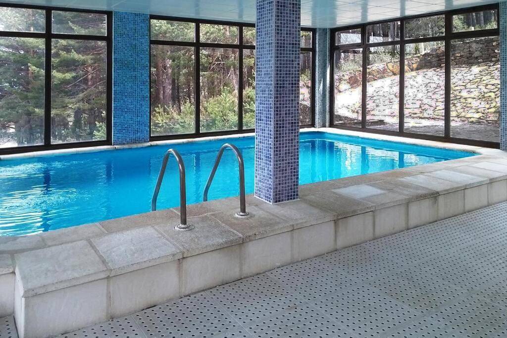 Apartamento entero, Dúplex con piscina climatizada y sauna, El último rincón in Estación de esquí de La Pinilla, Cerezo de Arriba