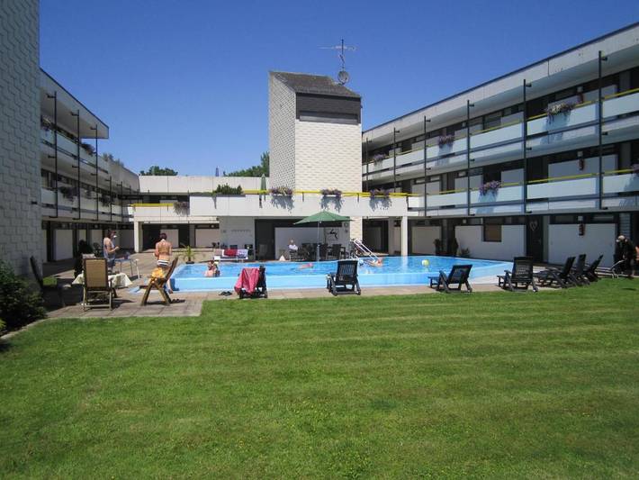 Ferienwohnung für 2 Personen, mit Balkon und Terrasse sowie Garten und Pool