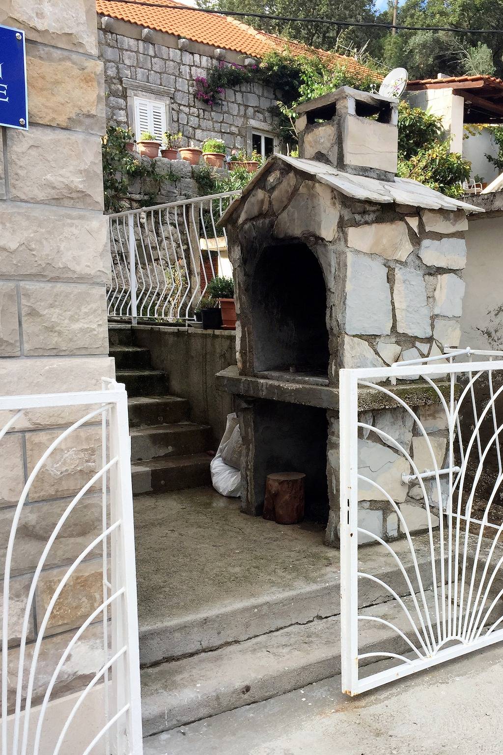 Ganze Wohnung, Two bedroom apartment near beach Okuklje, Mljet A-4933-b in Mljet