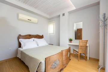 Villa for 17 People in Samos, Photo 3