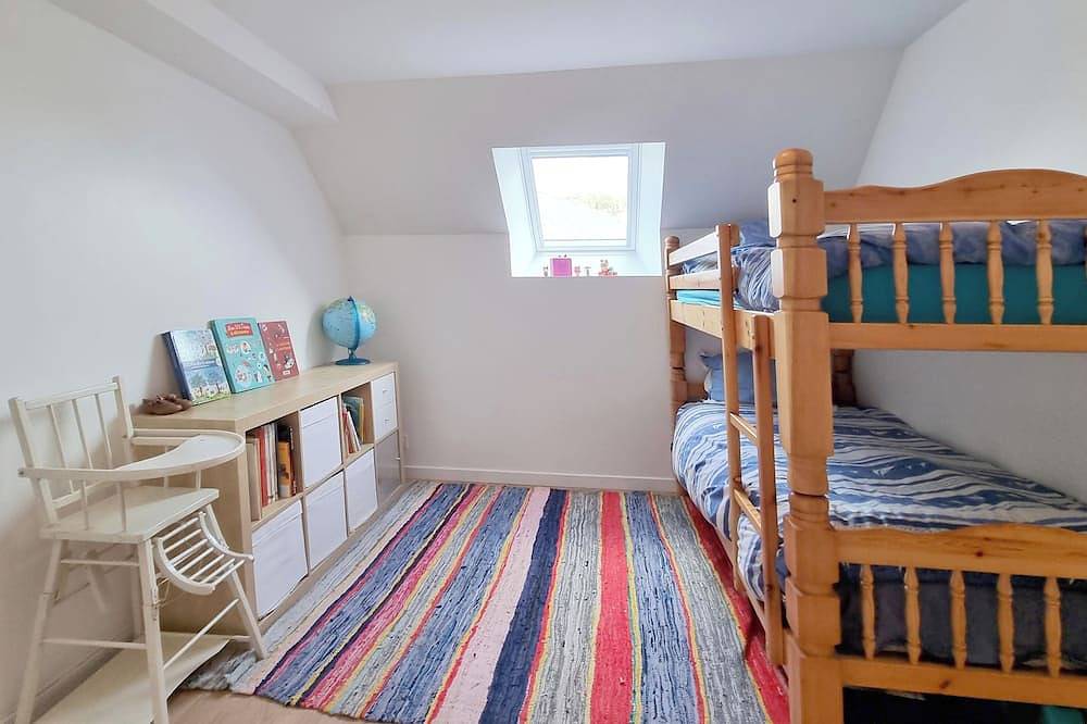 Romantic stone house in Brittany (Morbihan) for up to 8 people, near the coast in Locoal-Mendon, Côte des Mégalithes