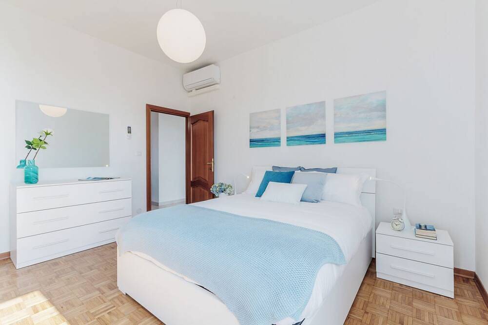 Apartamento entero, Guesthost - Bright Flat with Terrace in Ferrara, Provincia de Ferrara