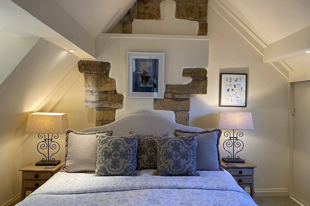 Stunning Interior Designed 2 Bedroom Cottage in the Center of Chipping Campden in Chipping Campden, Gloucestershire