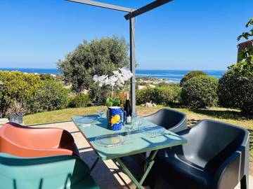 Gîte pour 6 personnes, avec terrasse à Lumio