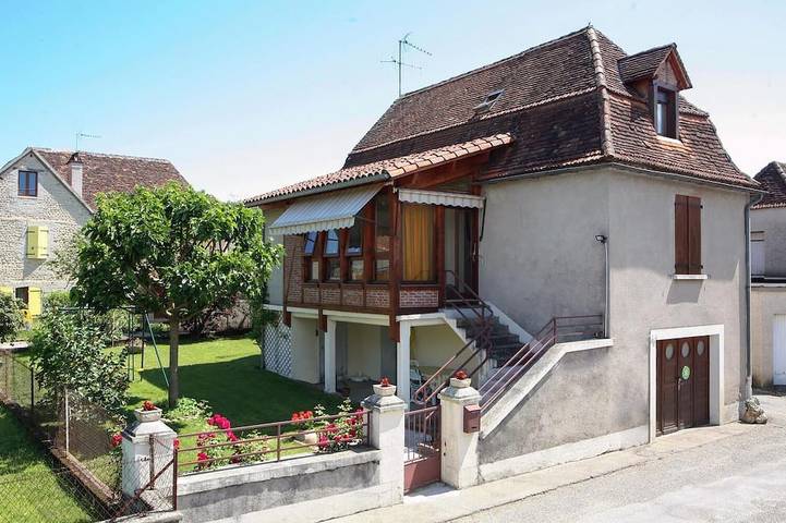 Location de vacances pour 6 personnes, avec jardin à Puybrun