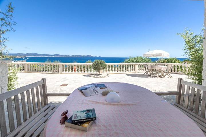Chambre d’hôte pour 4 personnes, avec Jacuzzi et Terrasse ainsi que Jardin et Piscine à Roquebrune-sur-Argens - 2