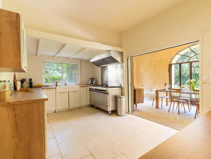 Location de vacances pour 9 personnes, avec Jacuzzi et Terrasse ainsi que Jardin et Piscine à Bédarrides - 4