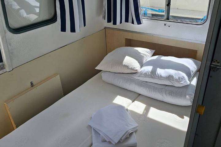 Bateau à quai avec kitchenette - 4 pers. in Colombiers, Côte d'Améthyste