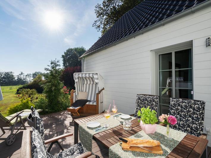 Ferienwohnung für 2 Personen, mit Terrasse und Garten in Vitzdorf