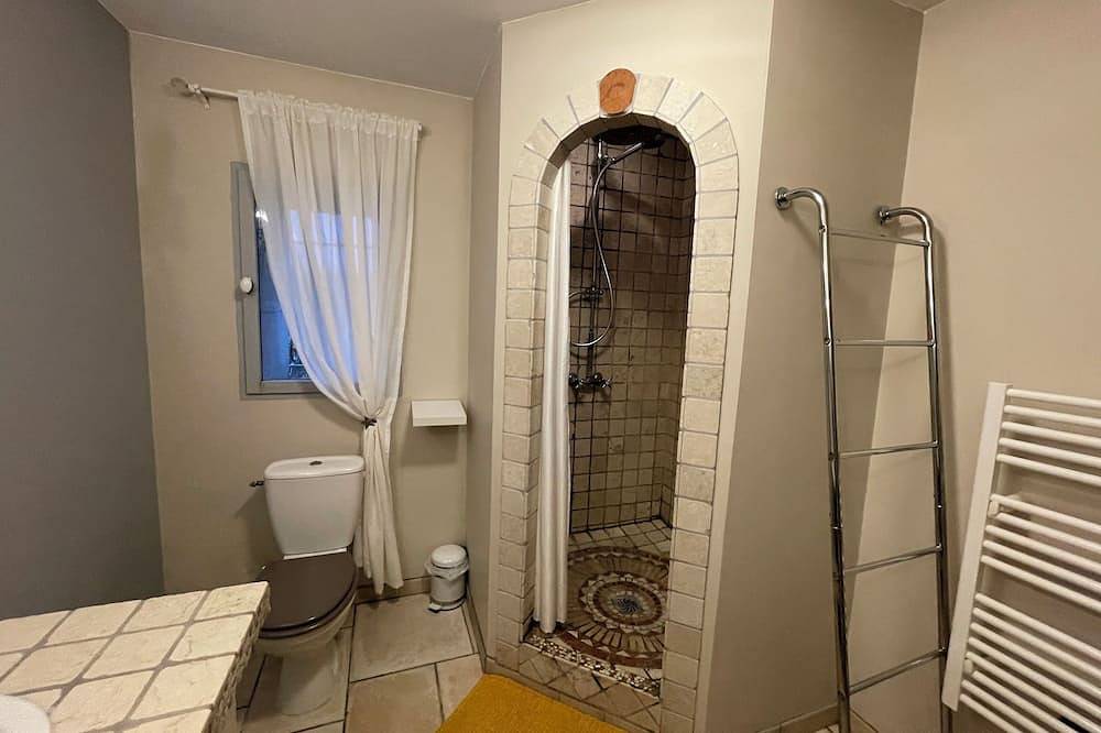 Chambre étape avec petit déjeuner dans un grand mas provençal in Caderousse, Vaucluse