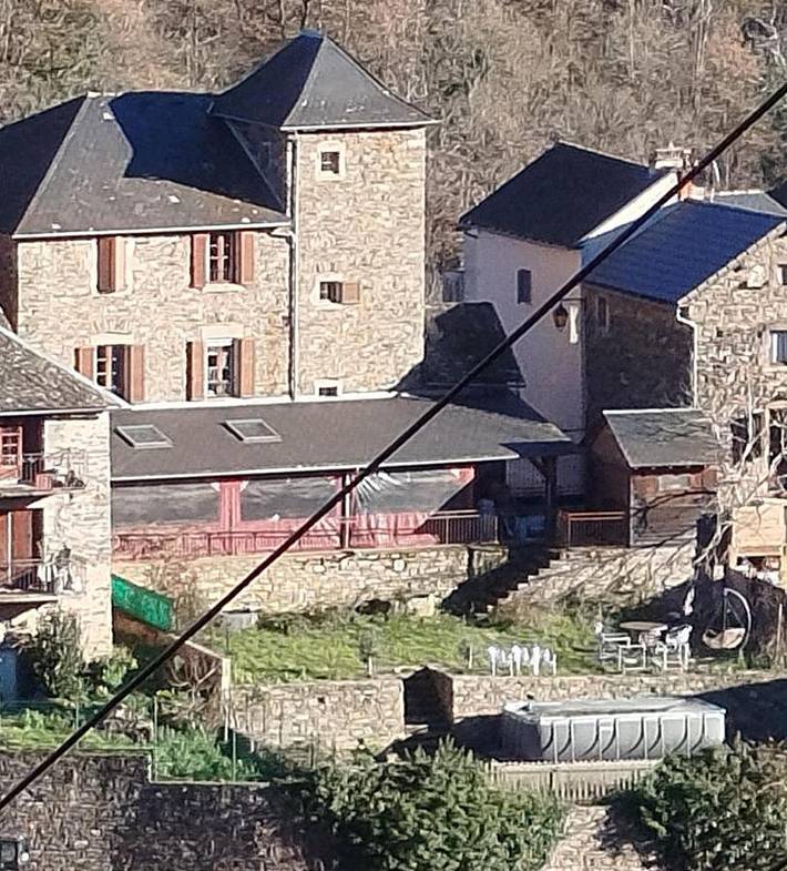 Hôtel pour 8 personnes, avec piscine ainsi que terrasse et jardin