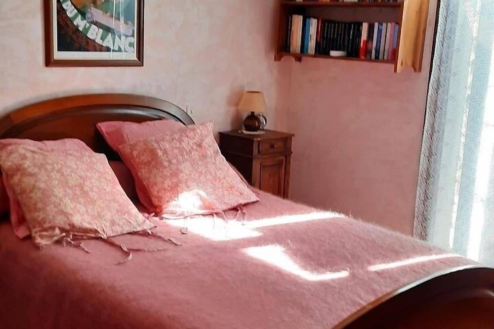 Appartement entier, Bottom of villa in the countryside, 2 terraces, swimming pool, spa, sauna, barbecue ... in Neffes, Région de Gap