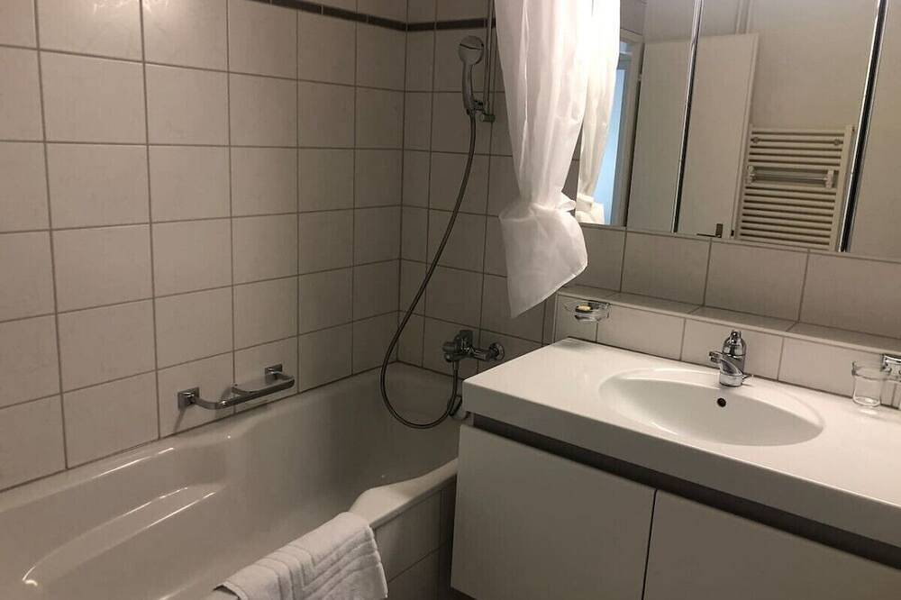 Apartamento entero, Cozy and sunny 2Br flat in the city centre (Sky10) in Zúrich, Distrito de Zúrich