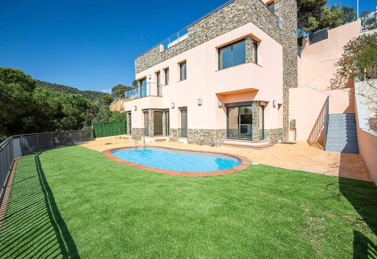 Villa Marina met Uitzicht op Zee, Zwembad & Wi-Fi in Canyelles, Lloret de Mar