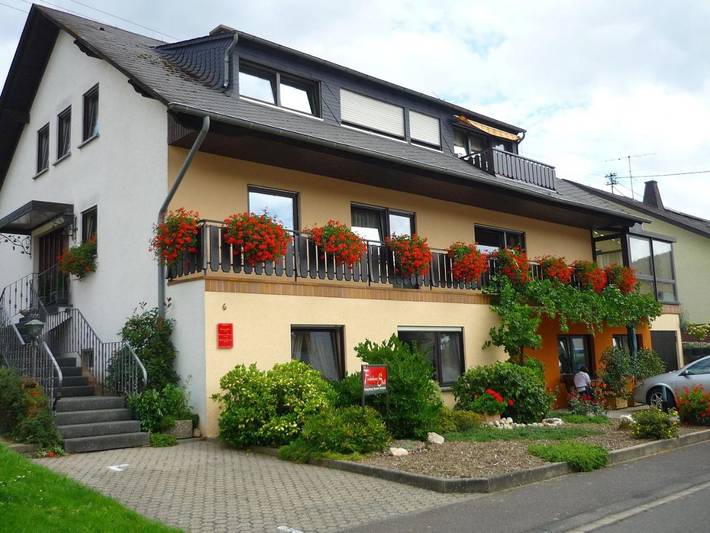 Ferienwohnung für 2 Personen, mit Terrasse und Garten sowie Ausblick in Zeltingen-Rachtig