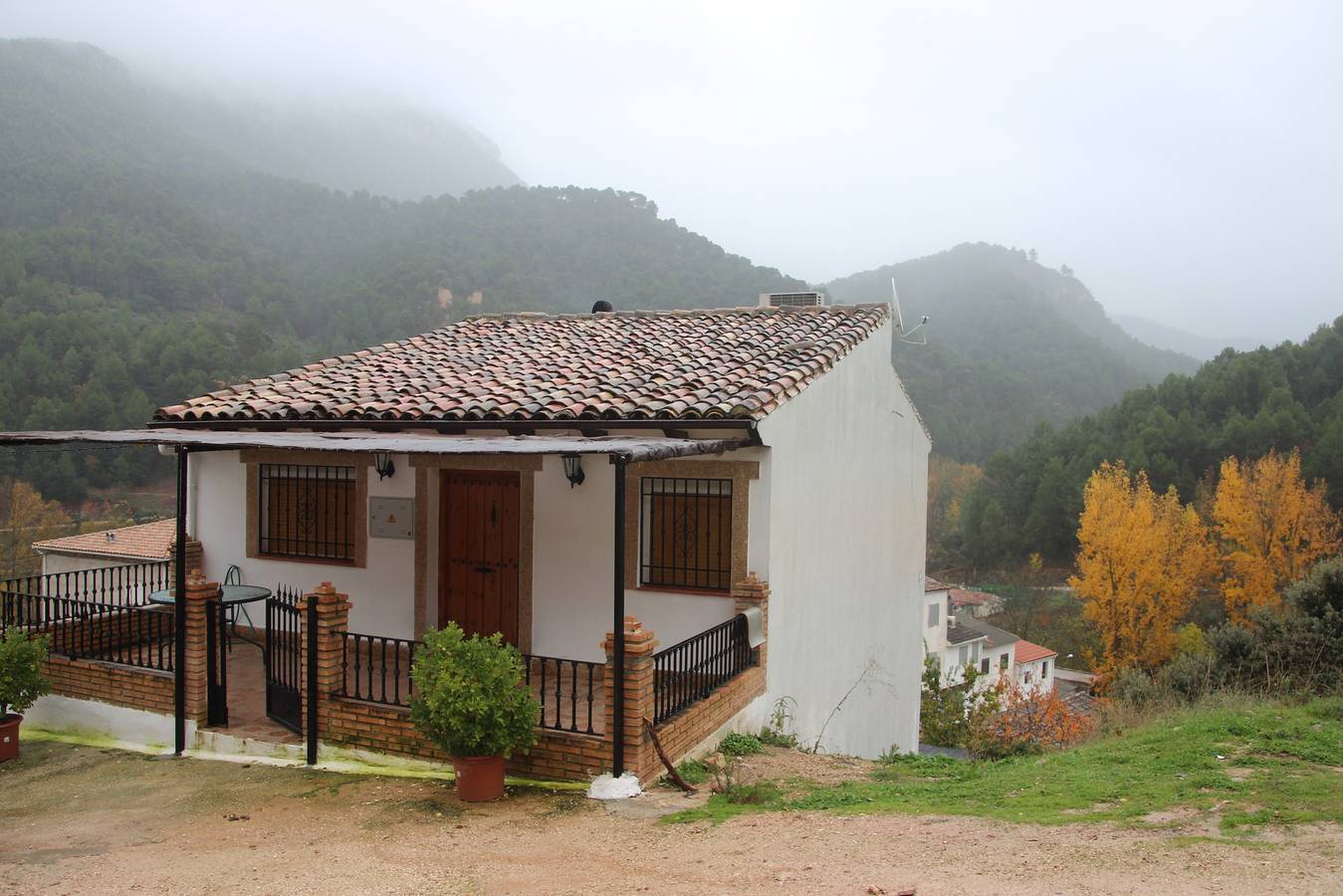 Maison de vacances 'Alojamiento Rural Puente Honda' avec vue sur la montagne, piscine et Wi-Fi in Puente Honda, Benatae